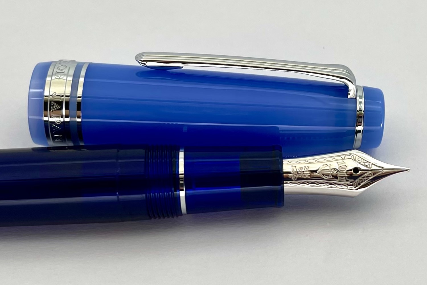 SailorSpecialEditionProfessionalGearTeaTimeFikaCupAndSaucerFountainPen_I